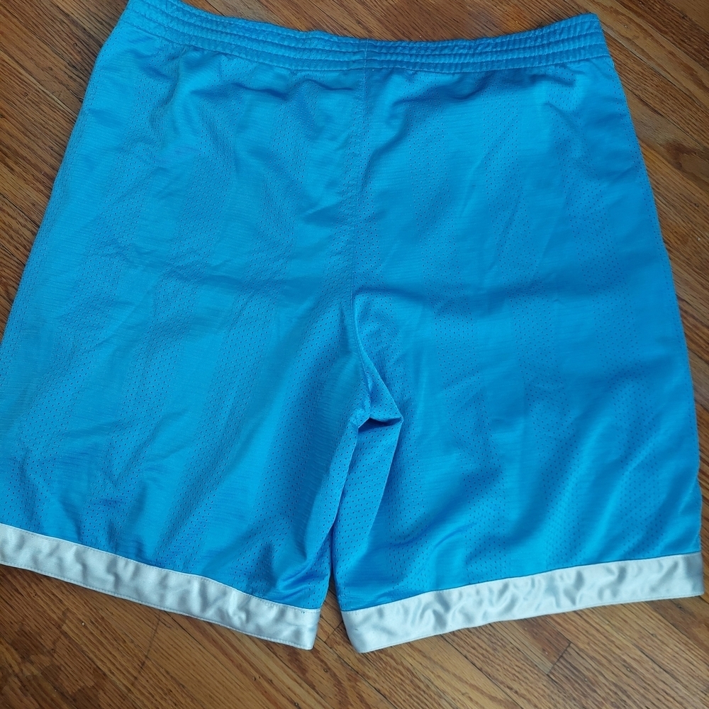 Vintage Nike Carolina Blue Baskerball Shorts with White Trim Swoosh Men Sz L (D) - Picture 6 of 7